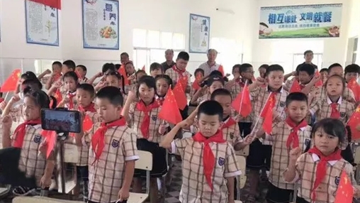 百裕集團(tuán)愛(ài)心助學(xué)之行---湖北省監(jiān)利縣