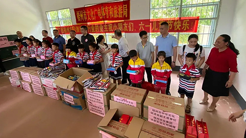 愛心回饋 筑夢(mèng)教育 | 百裕集團(tuán)以行動(dòng)助力公益，點(diǎn)亮童真夢(mèng)想！