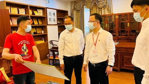 惠安縣委常委、組織部部長洪亞清蒞臨百裕集團(tuán)研發(fā)中心調(diào)研指導(dǎo)工作