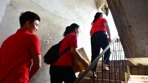 迎“七一”，送溫暖 | 百裕教育黨支部走訪慰問困難老黨員